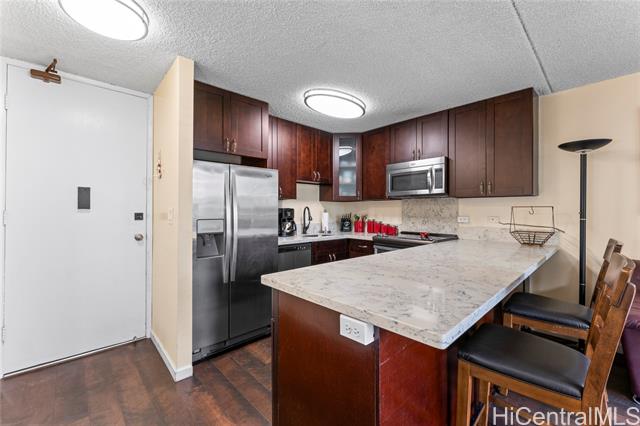 411 Hobron Lane, 607, Honolulu, HI 96815