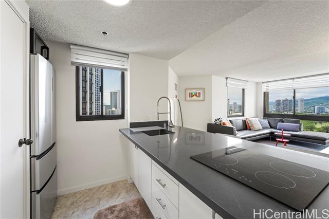300 Wai Nani Way, II1918, Honolulu, HI 96815