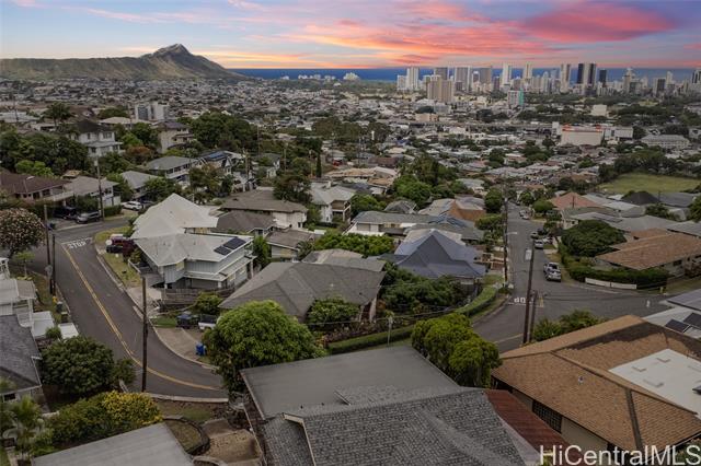 Upcoming 3 of bedrooms 2.5 of bathrooms Open house in Diamond Head on 5/31 @ 2:00PM-5:00PM listed at $1,200,000