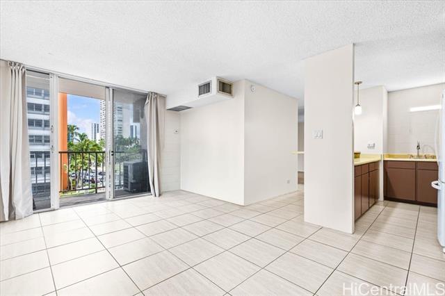 1415 Punahou Street, 406, Honolulu, HI 96822