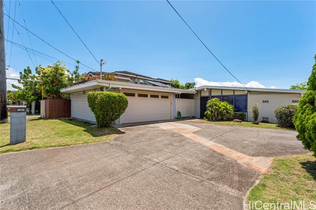 1567 Hoolaulea Street, Pearl City, HI 96782