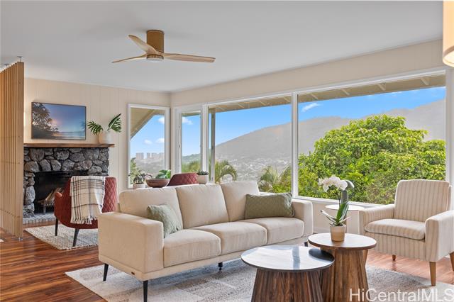 3181 Beaumont Woods Place, Honolulu, HI 96822