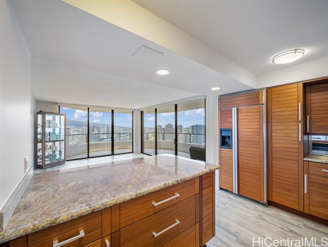 1910 Ala Moana Boulevard, 40D, Honolulu, HI 96815