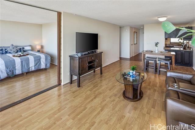 1015 Ala Napunani Street, 402, Honolulu, HI 96818