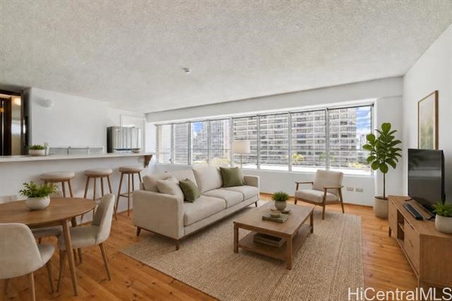 2525 Date Street, 906, Honolulu, HI 96826