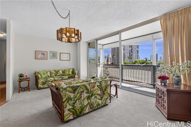 1716 Keeaumoku Street, 303, Honolulu, HI 96822