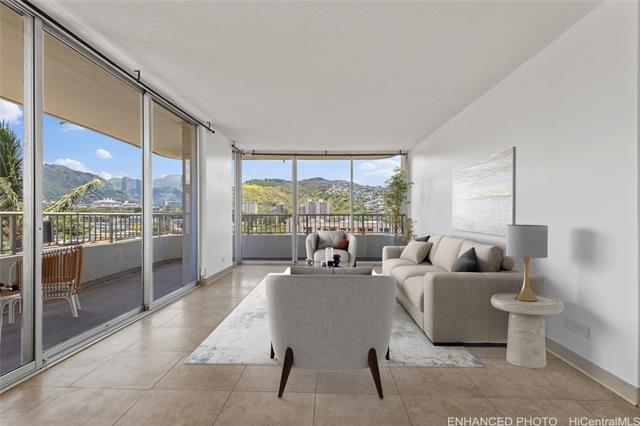 2825 King Street, 704, Honolulu, HI 96826