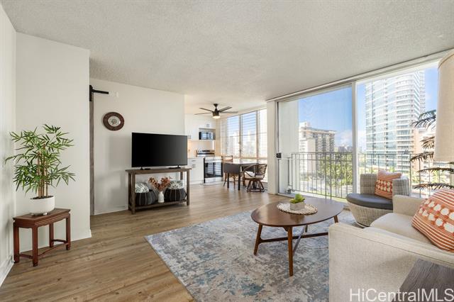 620 Mccully Street, 901, Honolulu, HI 96826