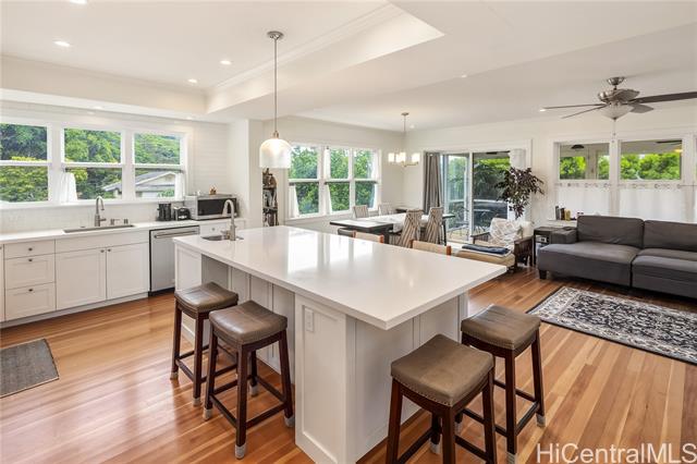 2463 Kekuanoni Street, Honolulu, HI 96813