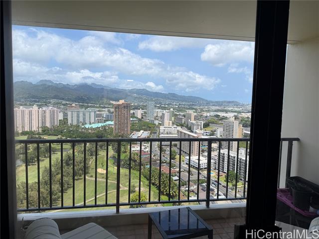 990 Ala Nanala Street, 33D, Honolulu, HI 96815