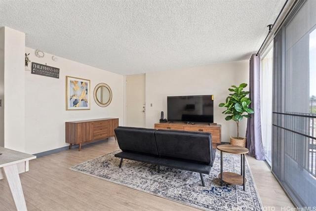 620 Mccully Street, 308, Honolulu, HI 96826