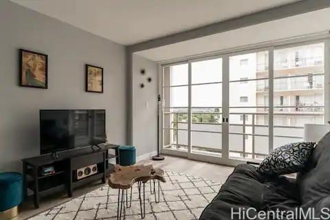 445 Kaiolu Street, 812, Honolulu, HI 96815