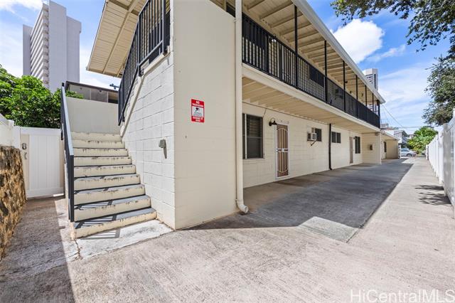 2730 Nakookoo Street, Honolulu, HI 96826