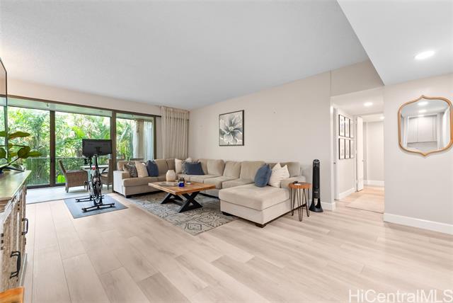 4999 Kahala Avenue, 202, Honolulu, HI 96816