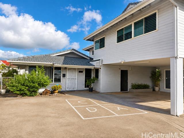 1541 Kalauipo Street, Pearl City, HI 96782