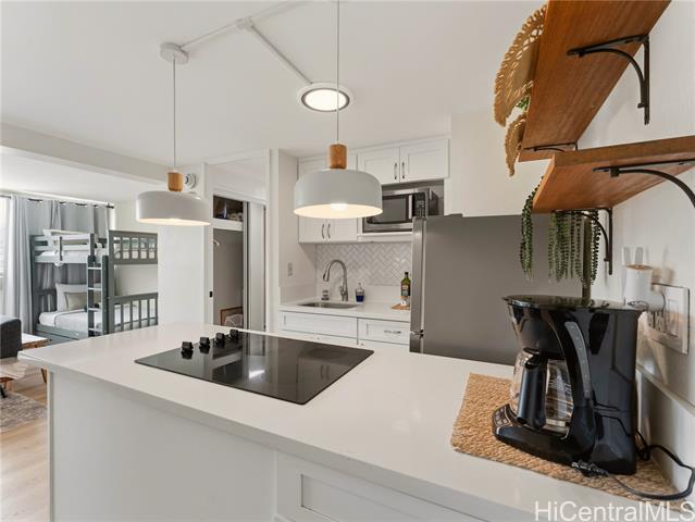 445 Seaside Avenue, 701, Honolulu, HI 96815