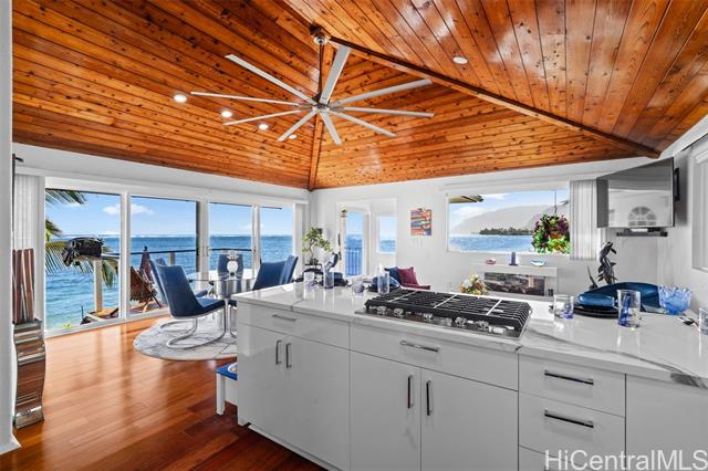 53-823 Kamehameha Highway, Hauula, HI 96717