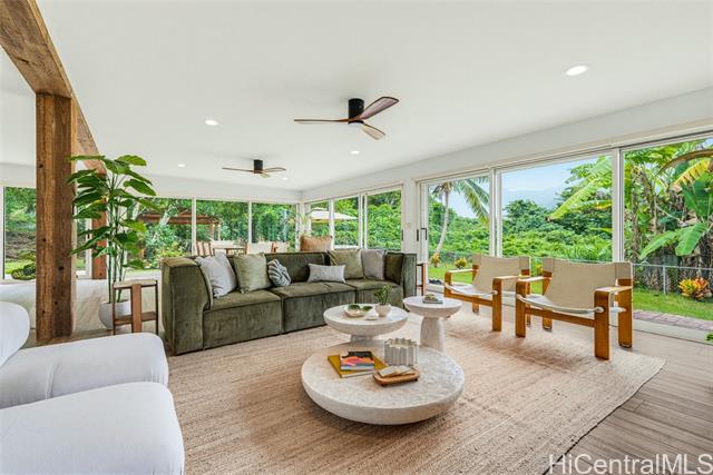 46-258 Kamehameha Highway, Kaneohe, HI 96744