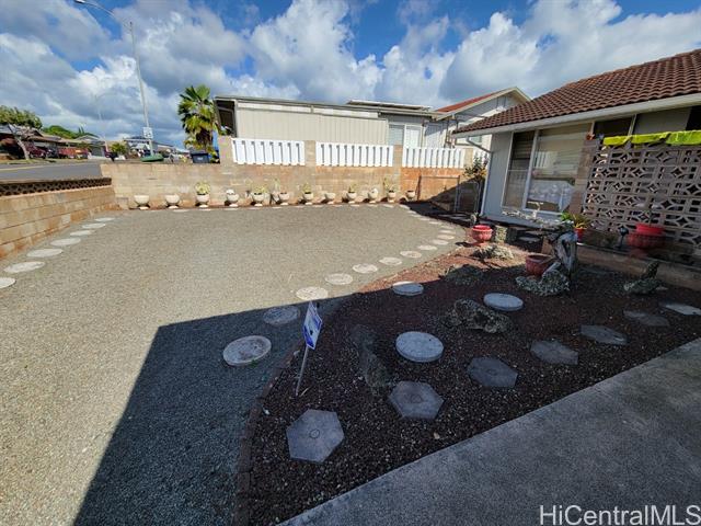 1615 Kuahaka Street, Pearl City, HI 96782