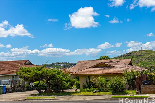 1370 Ala Puumalu Street, Honolulu, HI 96818