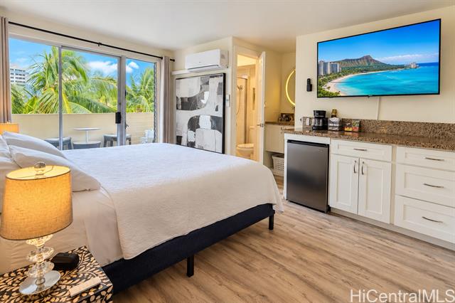 2463 Kuhio Avenue, 402, Honolulu, HI 96815