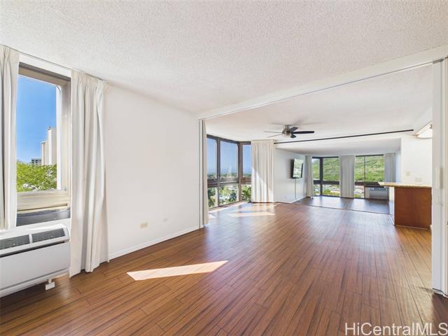 521 Hahaione Street, 2/9L, Honolulu, HI 96825