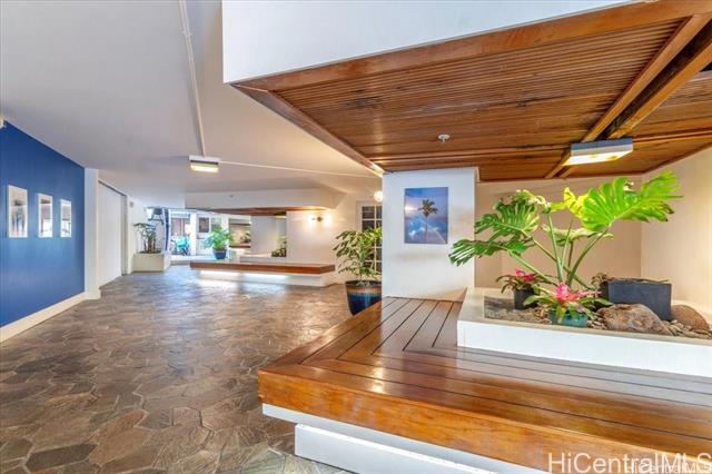 2463 Kuhio Avenue, 607, Honolulu, HI 96815