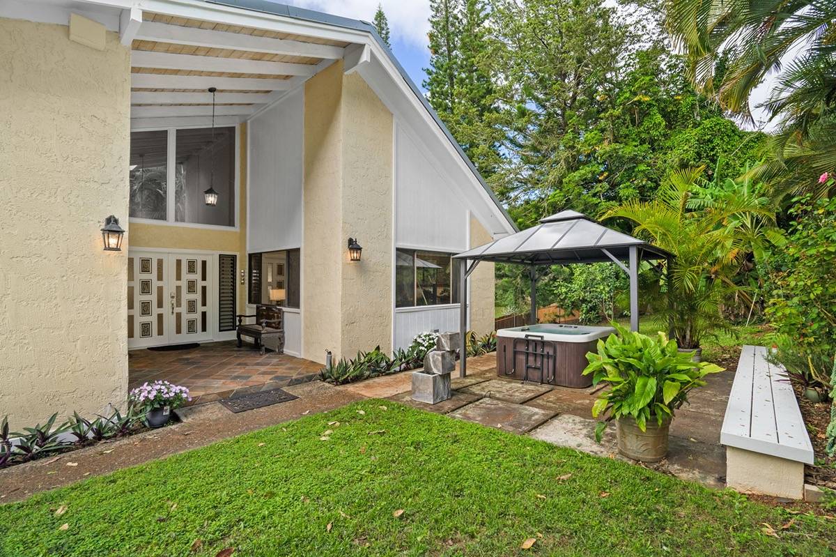 5055 Kikala Rd, Kalaheo, HI 96741