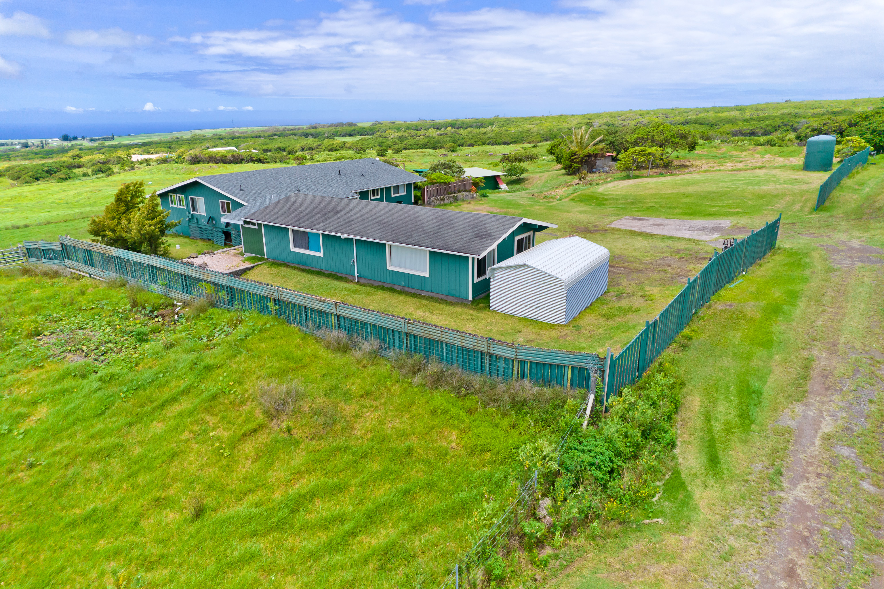 93-7015 Kamaoa Rd, Naalehu, HI 96772