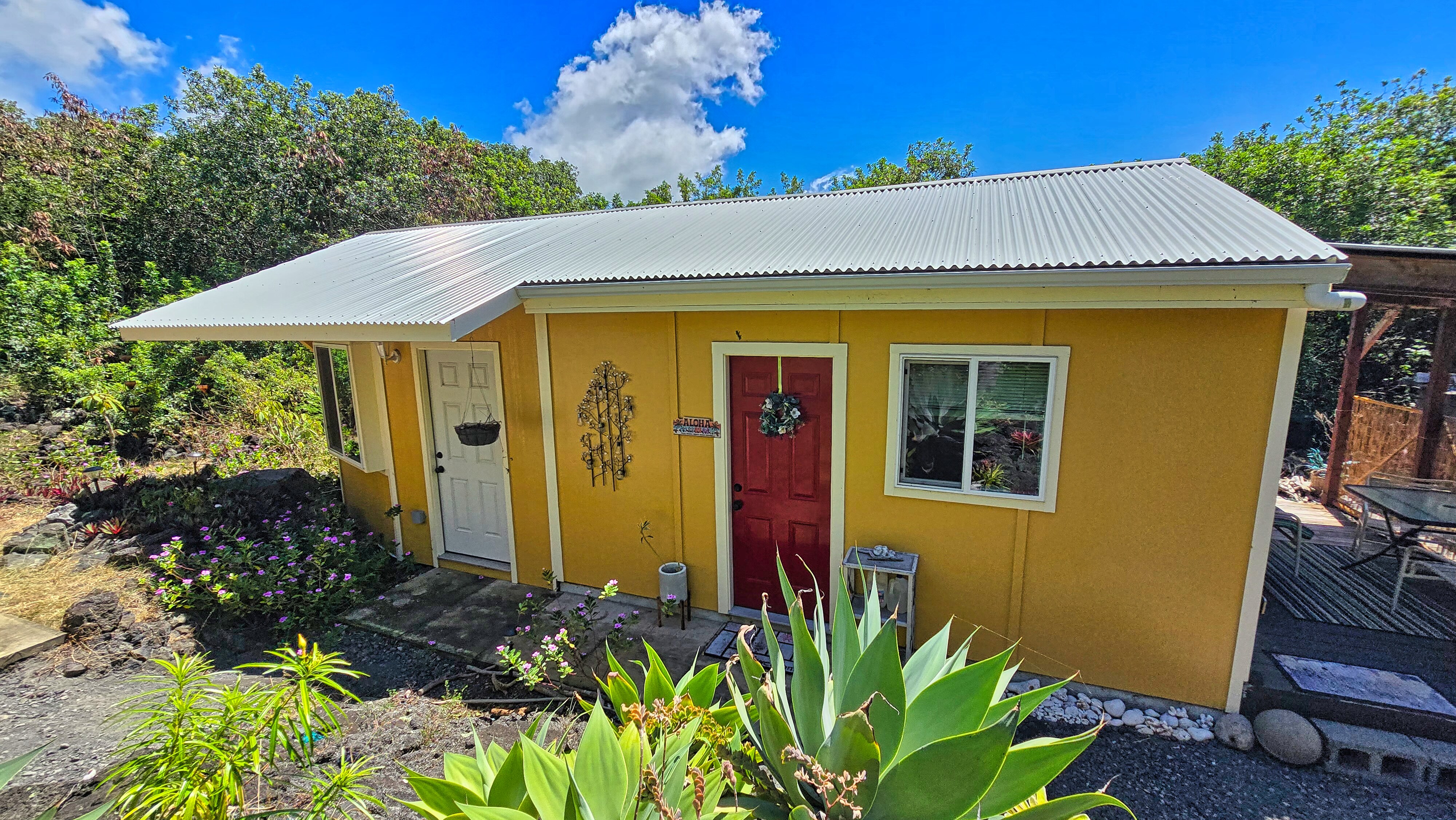94-6350 Makai St, Naalehu, HI 96772