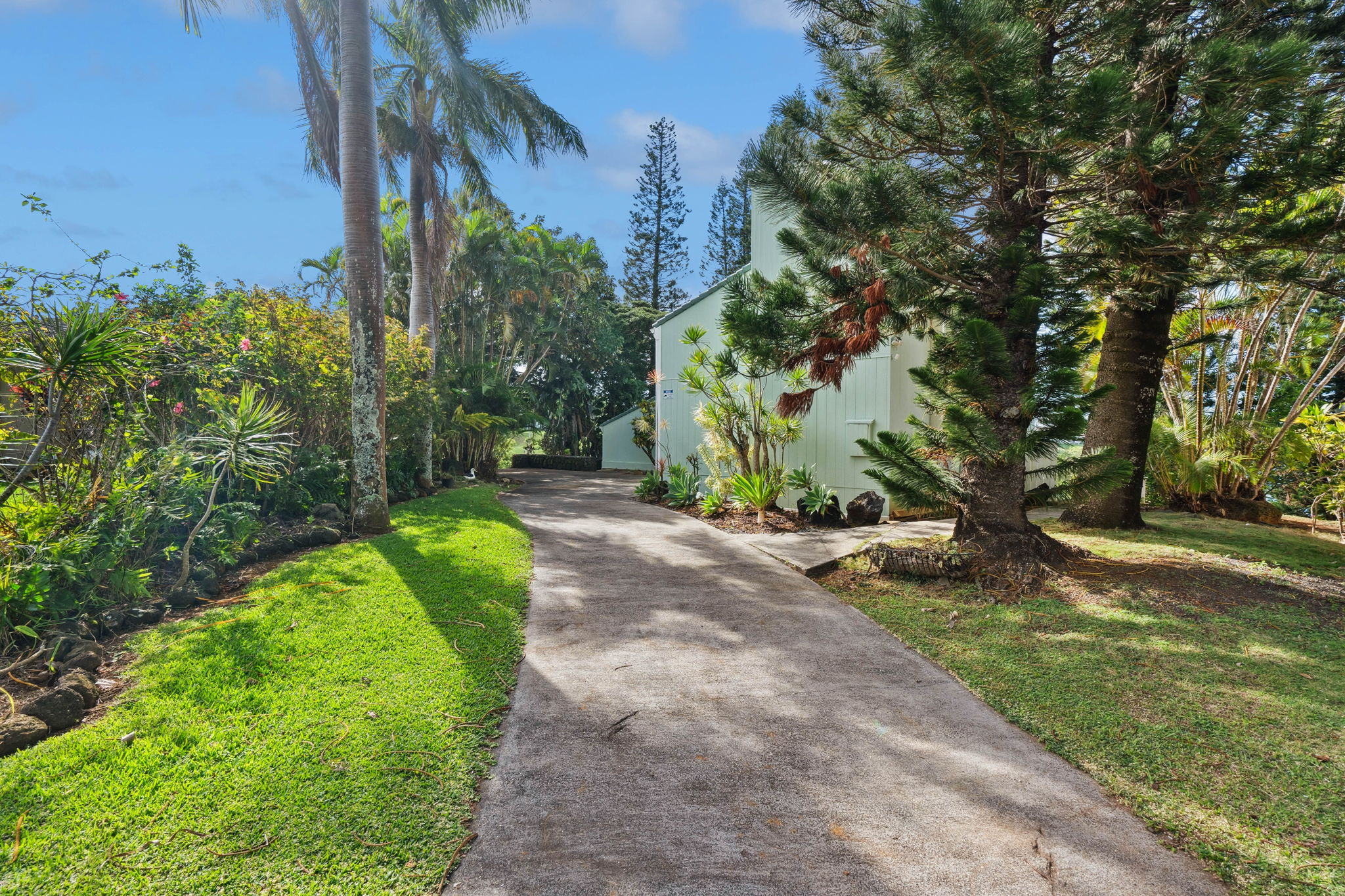 3560 Kaweonui Rd, Princeville, HI 96722