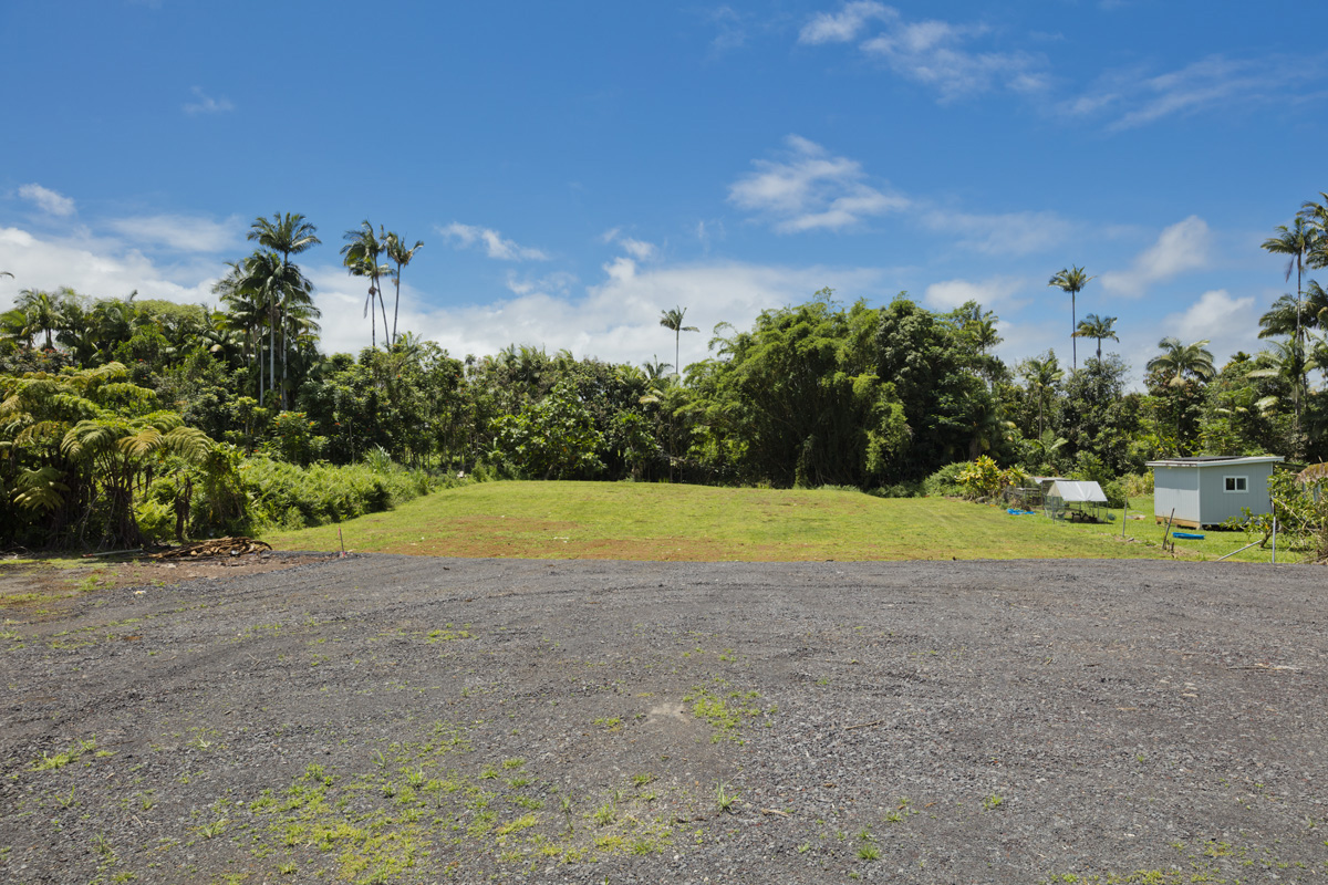 1162 Kaumana Dr, Hilo, HI 96720