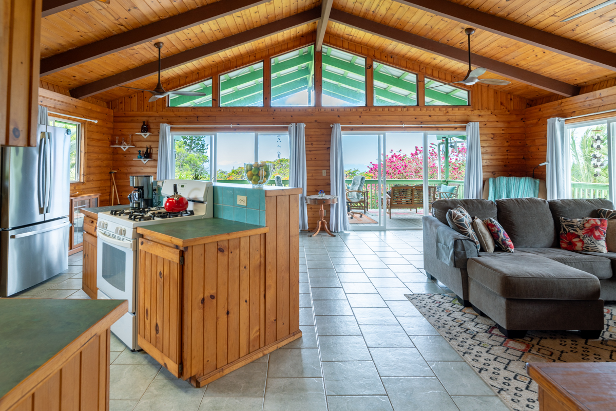 94-6529 Makaniakua Rd, Naalehu, HI 96772