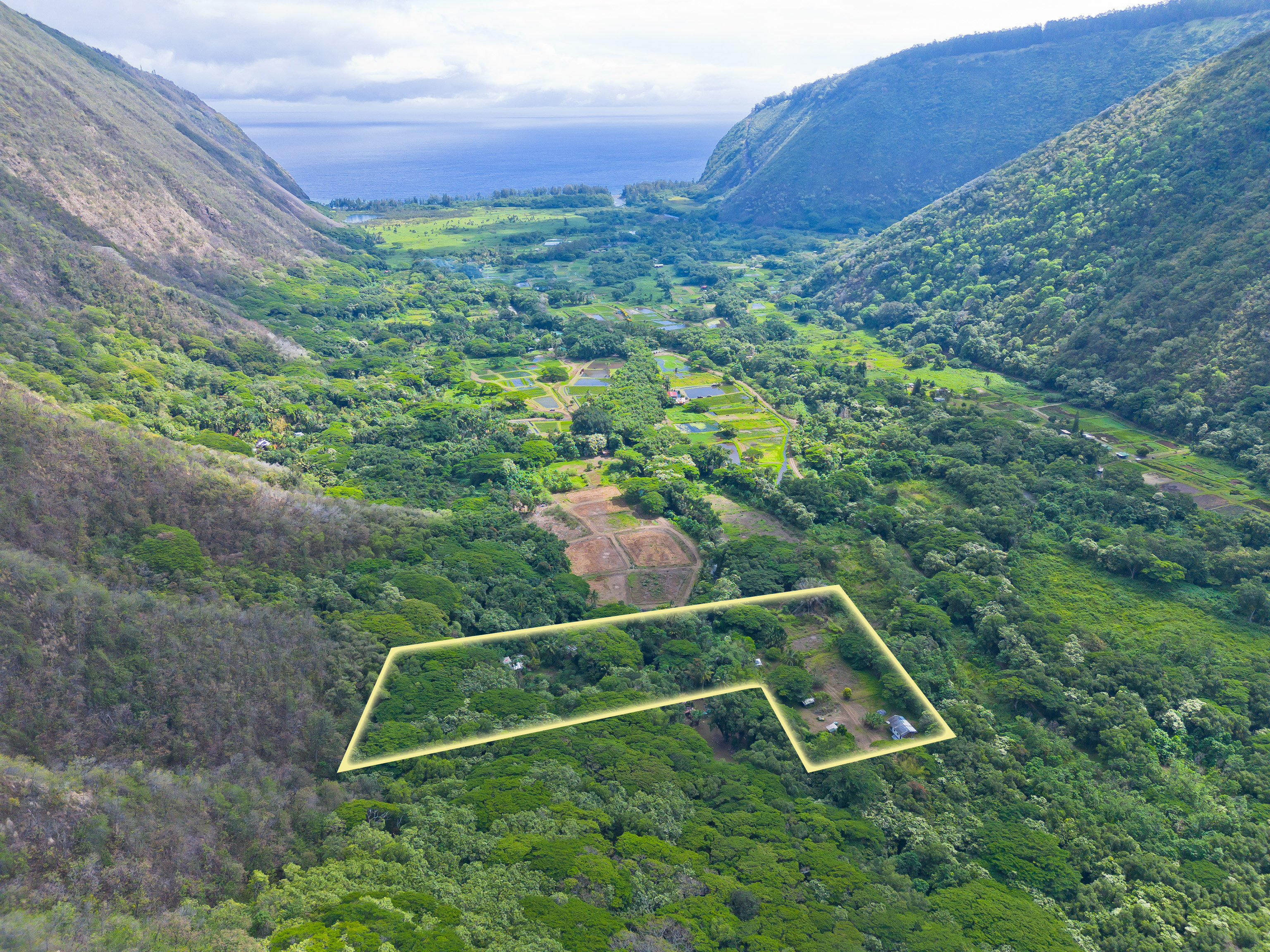 20 Waipio Valley Rd, Honokaa, HI 96727