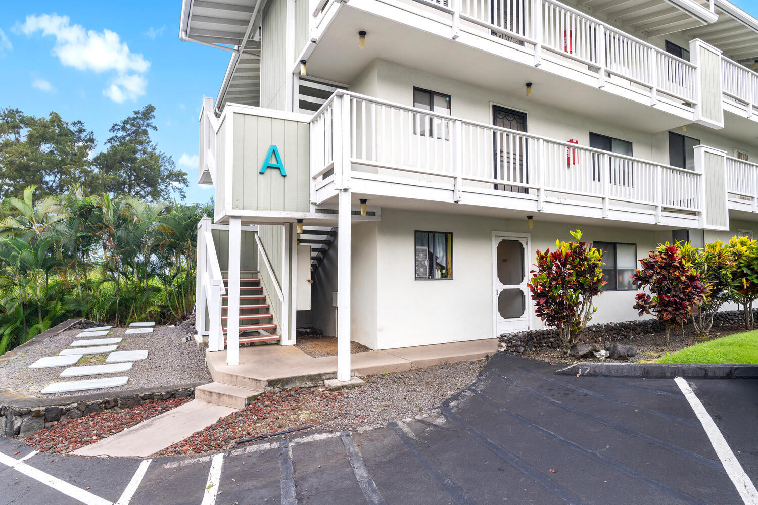 82-6065 Mamalahoa Hwy, A101, Captain Cook, HI 96704