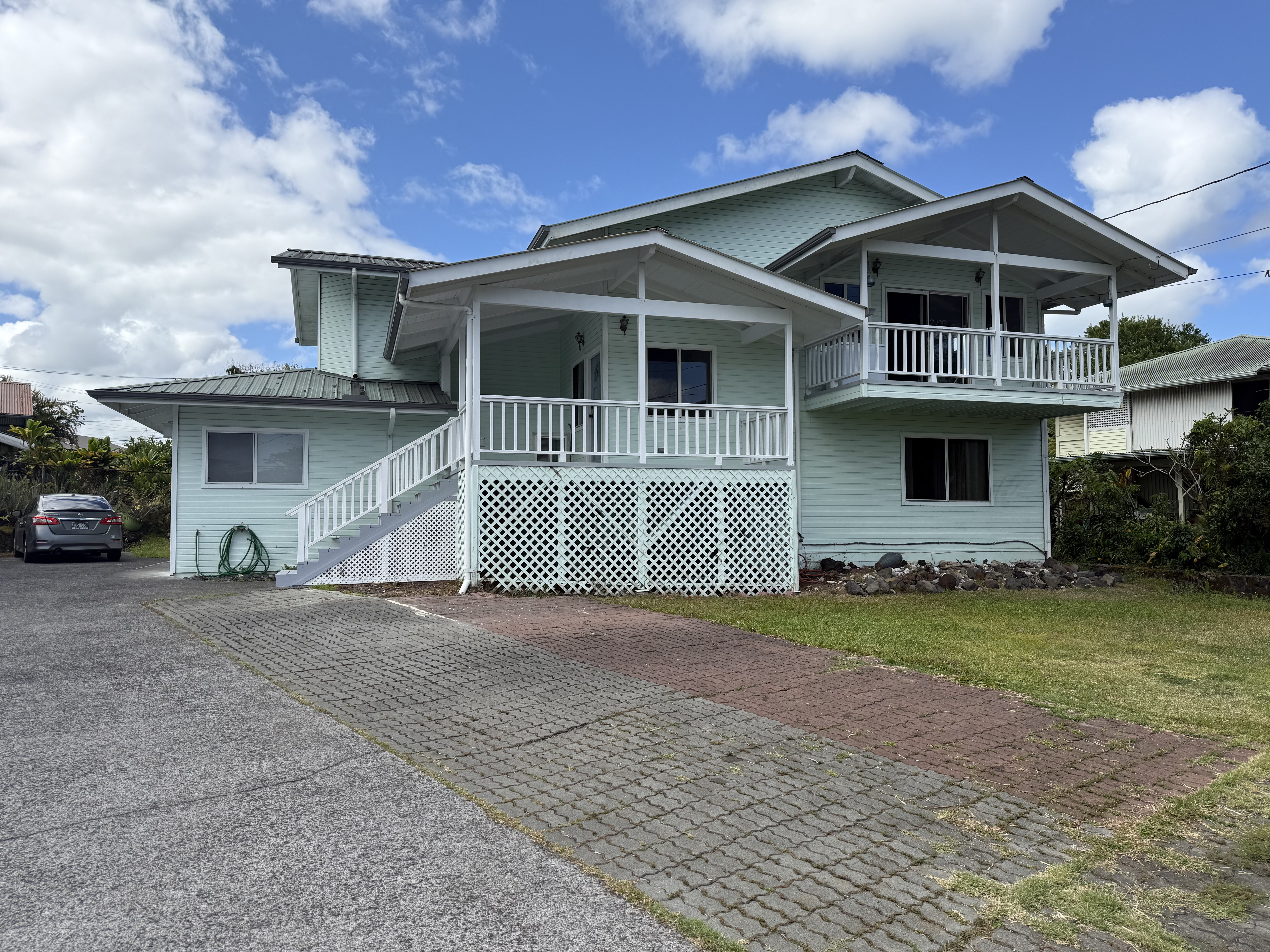 879 Waianuenue Ave, Hilo, HI 96720