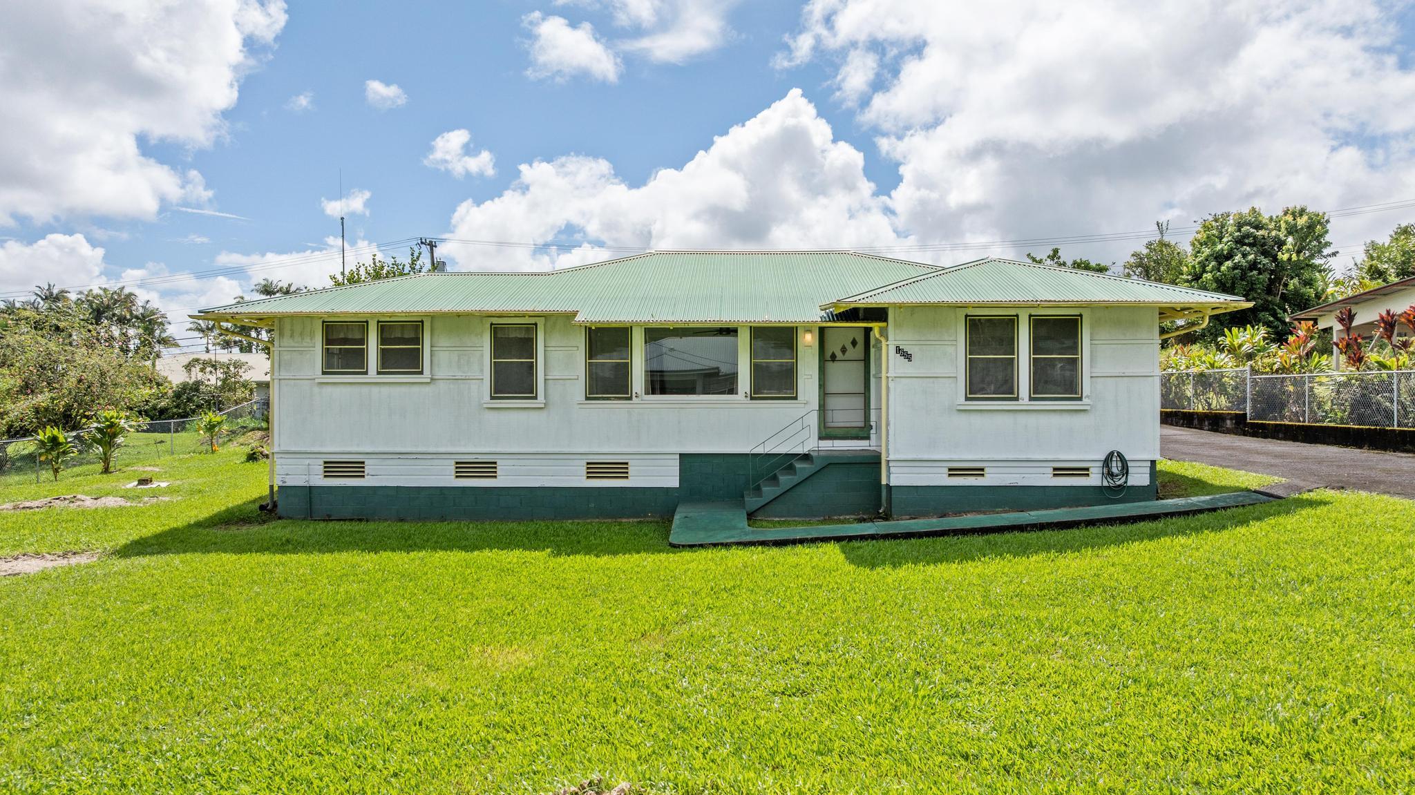 1655 Wailuku Dr, Hilo, HI 96720