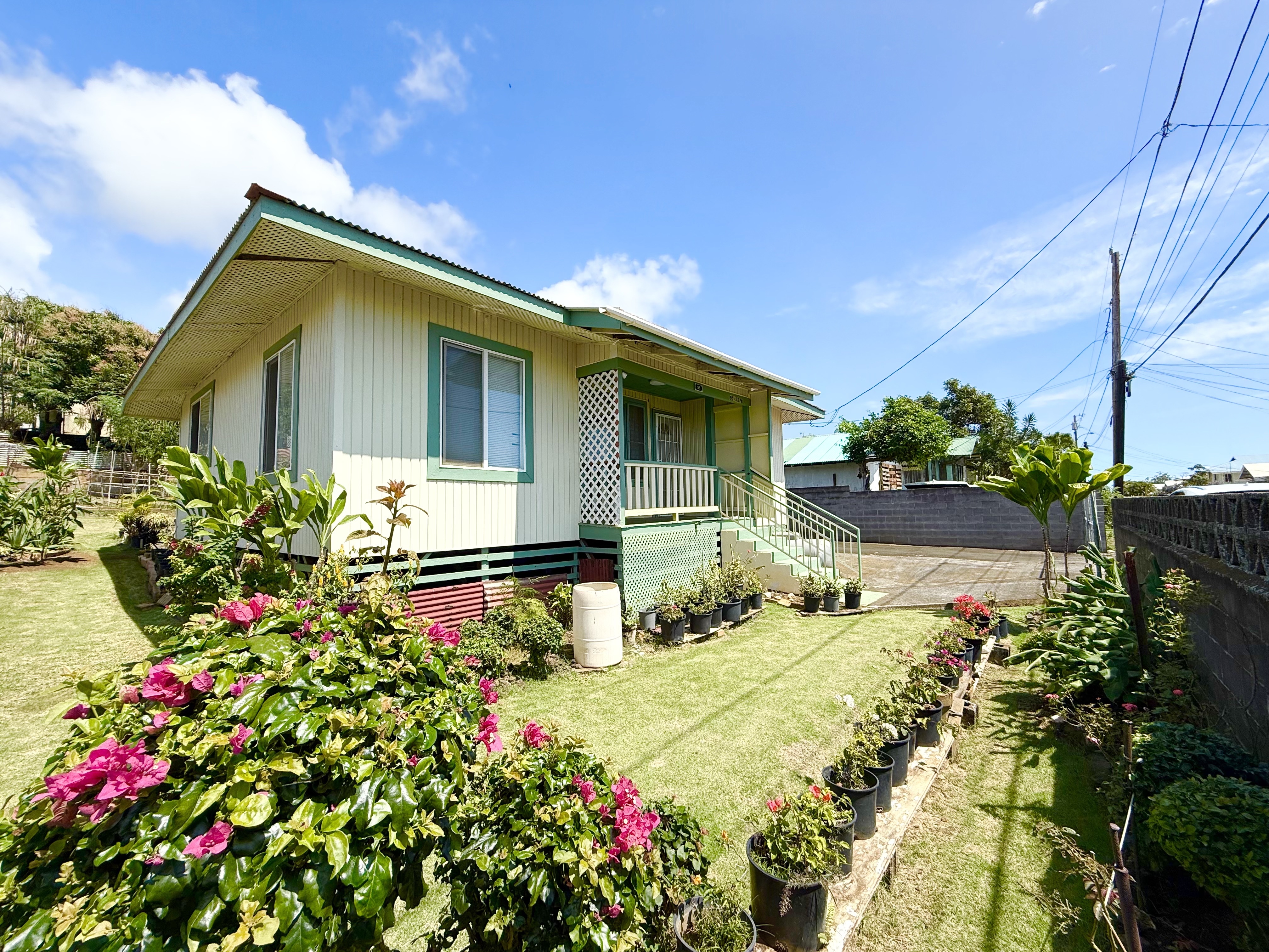 95-5576 Lokelani St, Naalehu, HI 96772