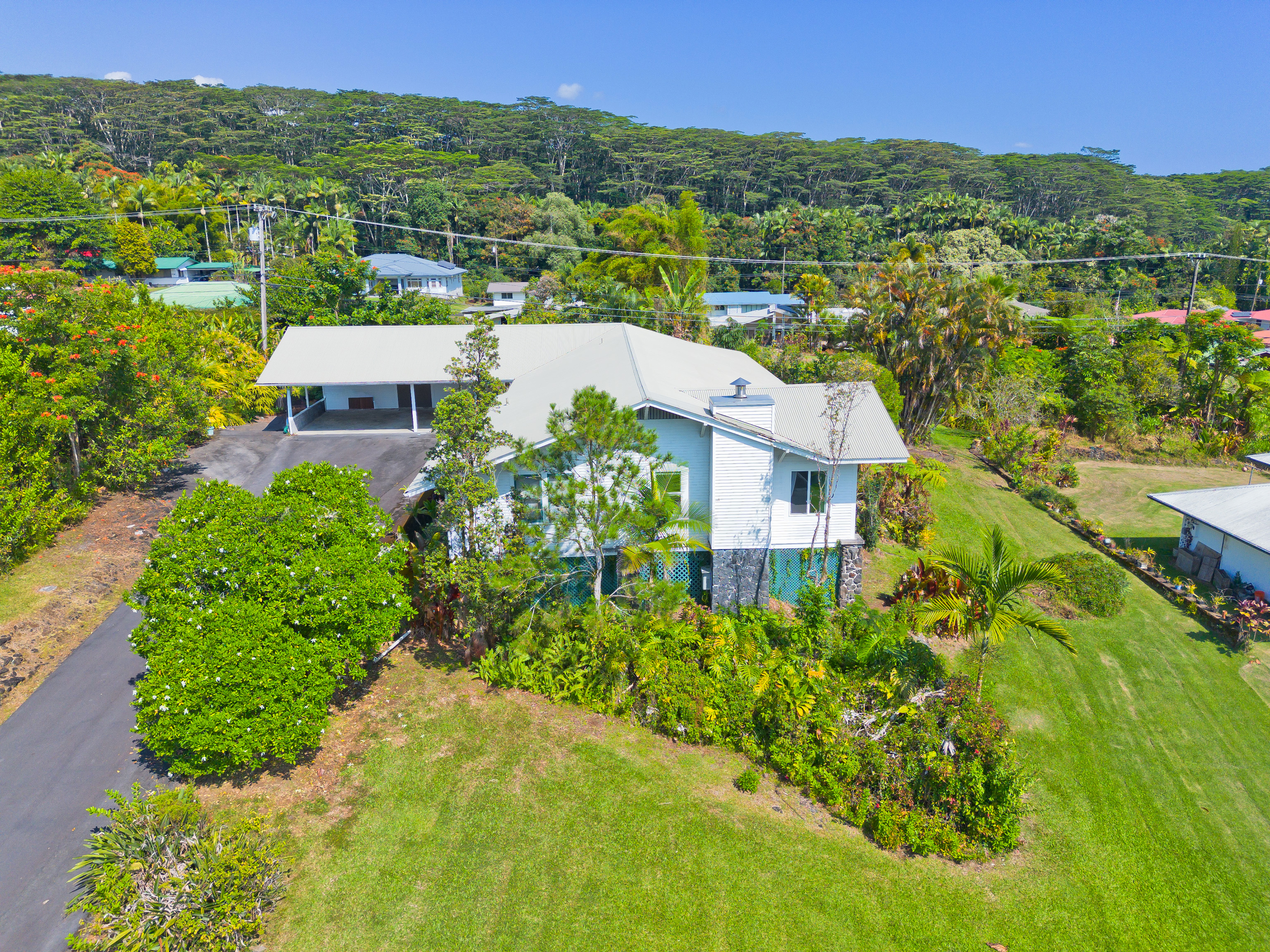 1706 Waianuenue Ave, Hilo, HI 96720