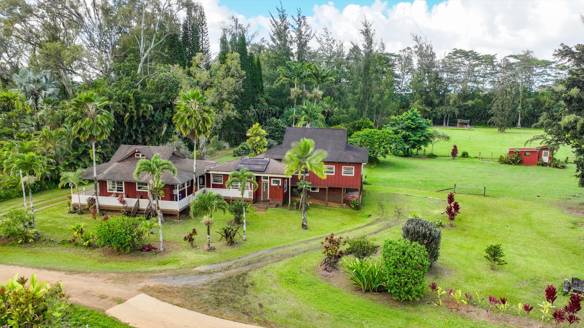 5641 Kahiliholo Rd, Kilauea, HI 96754