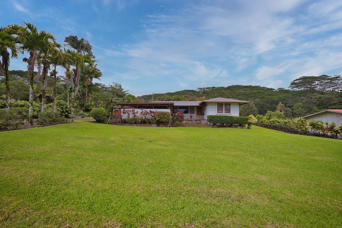 1766 Wailuku Dr, Hilo, HI 96720