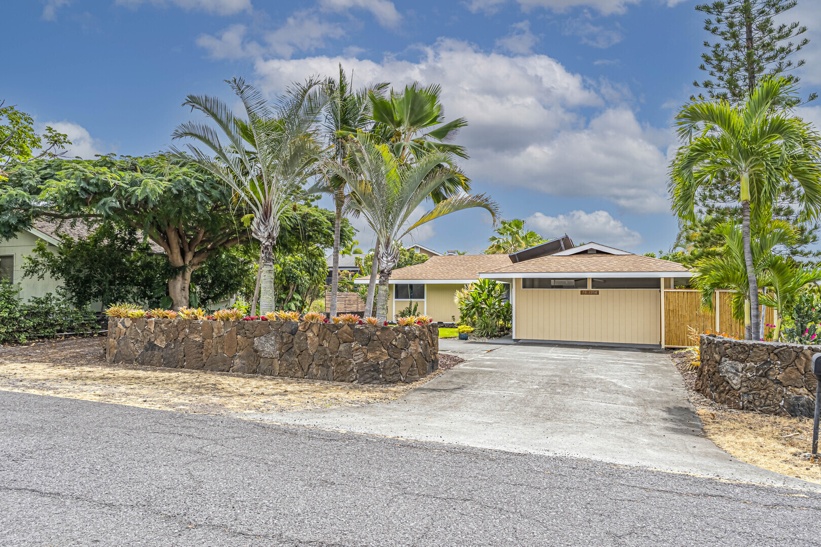 73-1154 Ala Kapua St, Kailua Kona, HI 96740