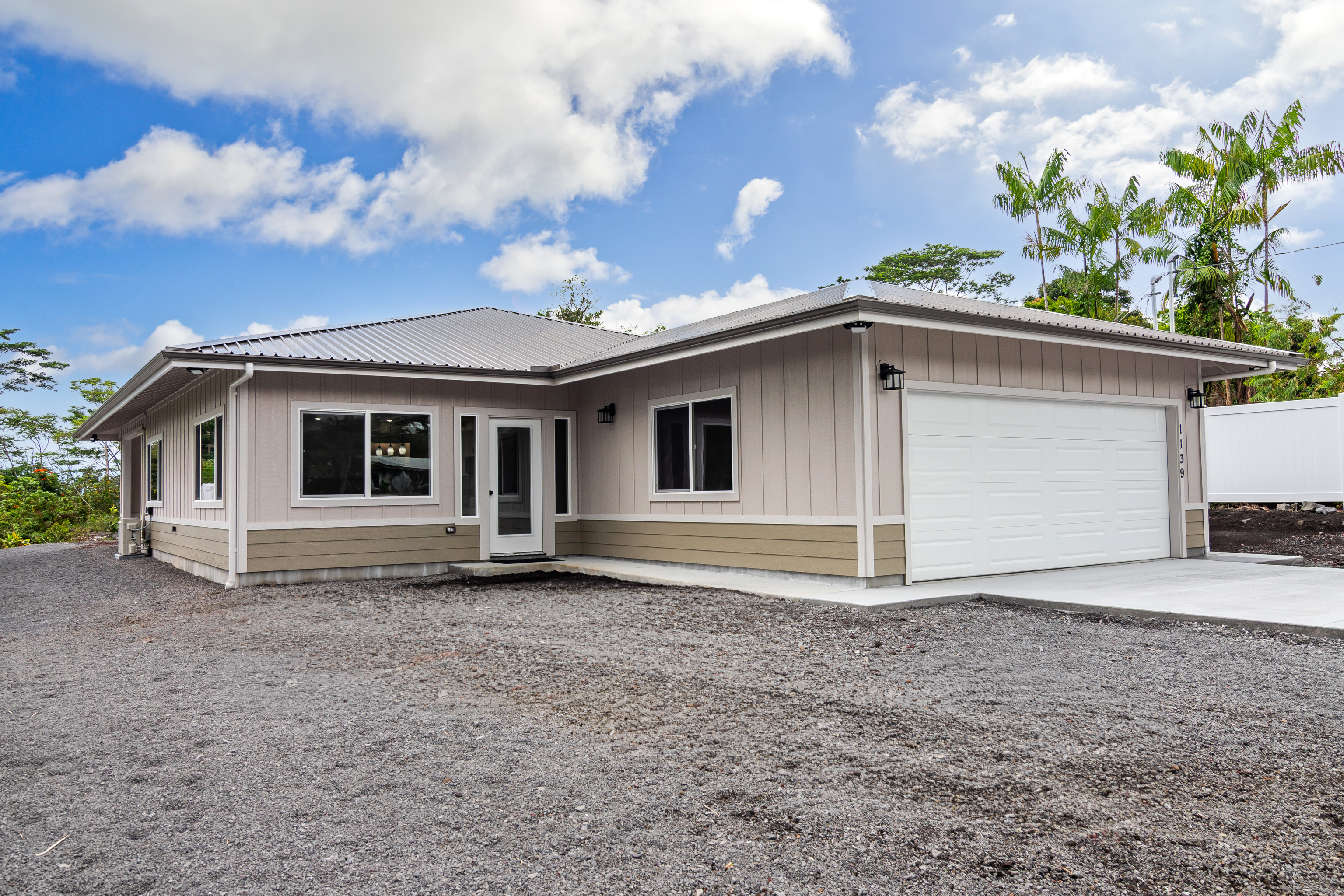 1139 Kaumana Dr, Hilo, HI 96720
