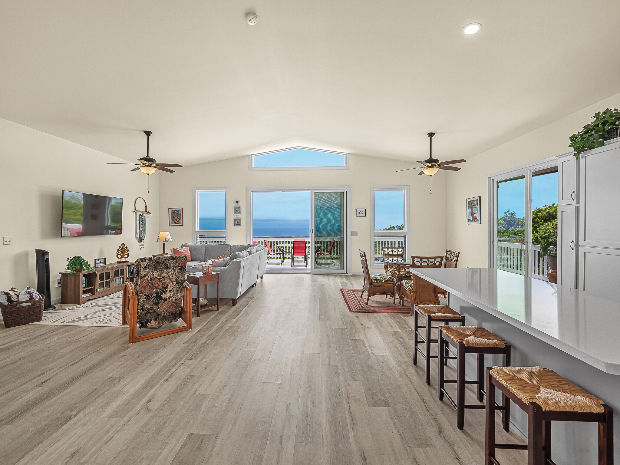 94-1437 Kia Lua St, Naalehu, HI 96772
