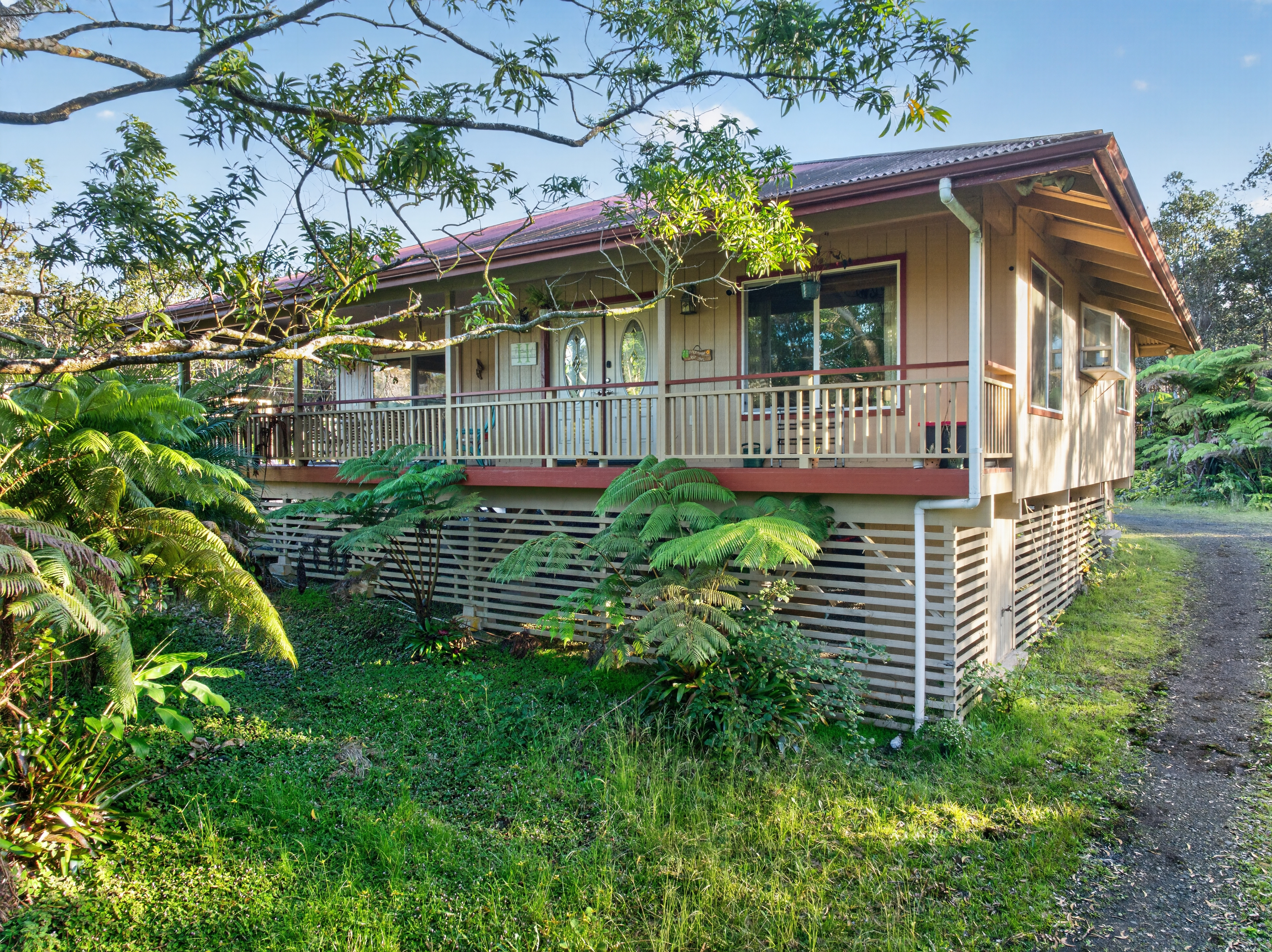 11-3837 Nahelehani St, Volcano, HI 96785