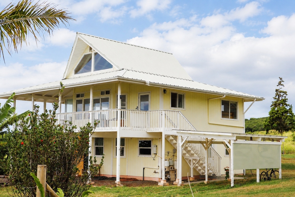 94-1541 Kaalualu Rd, Naalehu, HI 96772
