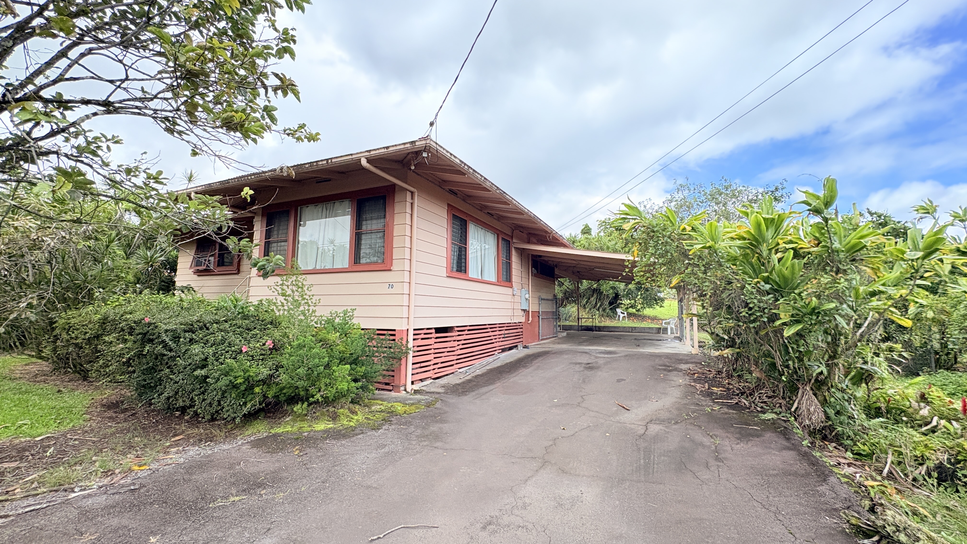 70 Hoonanea St, Hilo, HI 96720