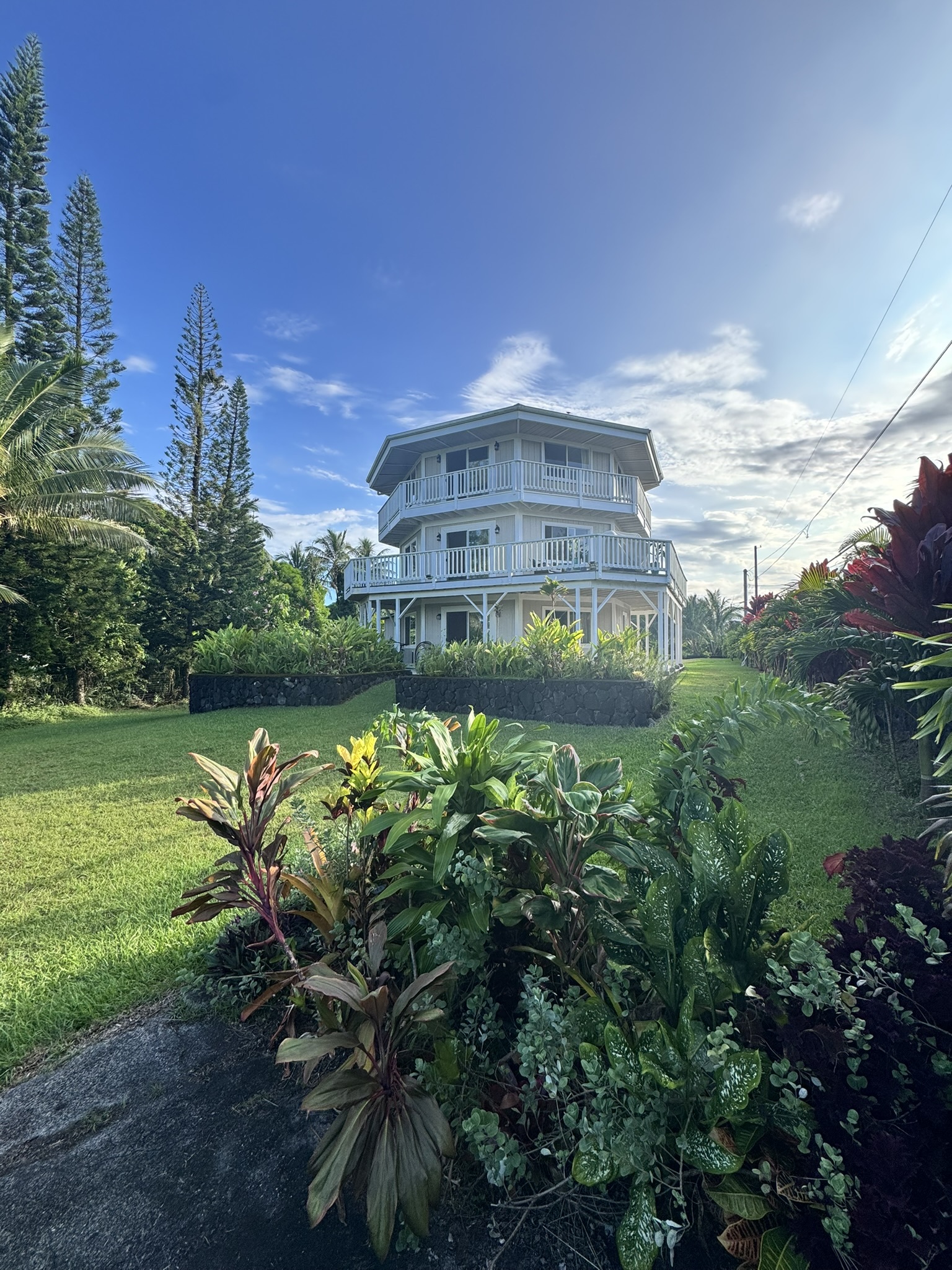 15-1077 Amau Rd, Keaau, HI 96749