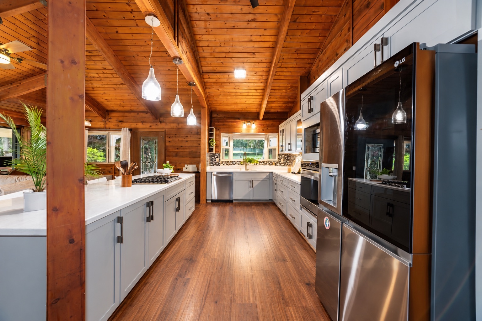 251 Kaiwiki Rd, Hilo, HI 96720