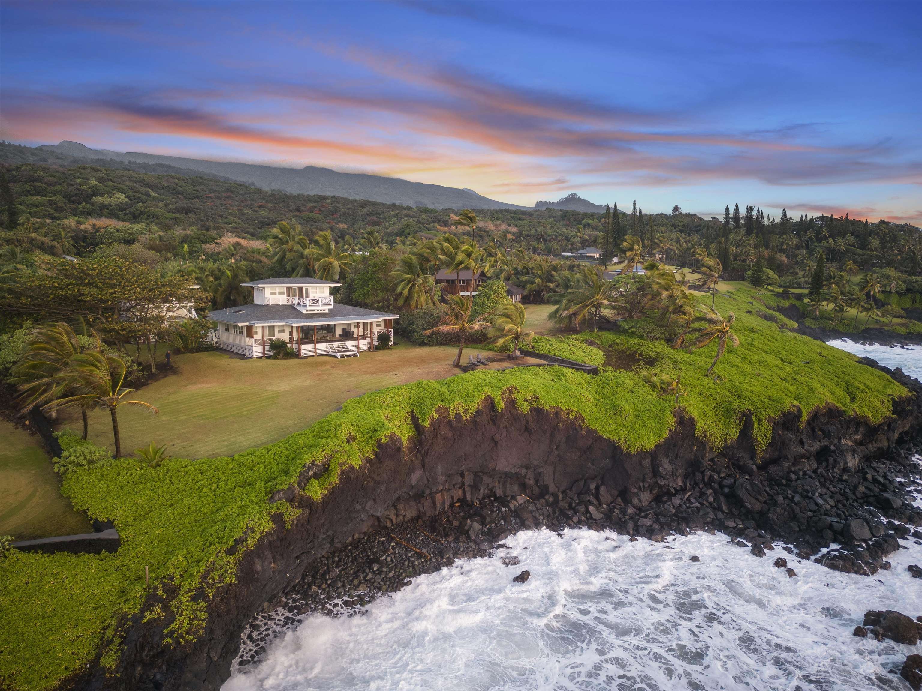 51 Kapohue Rd, Hana, HI 96713